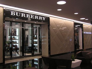Оформление бутика BURBERRY